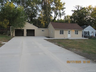 121 W Columbia Ave, Pontiac, MI 48340