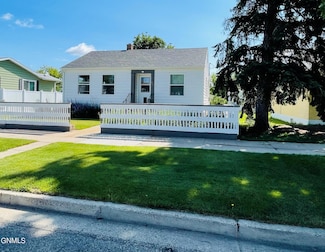 1006 8th Ave W, Williston, ND 58801