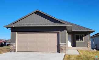 7504 W Flowerfields Place, Sioux Falls, SD 57106