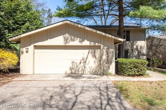 6620 Red Cedar Ln Unit 37, West Bloomfield, MI 48324