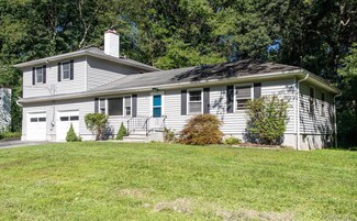 24 Lori St, Poughkeepsie, NY 12603