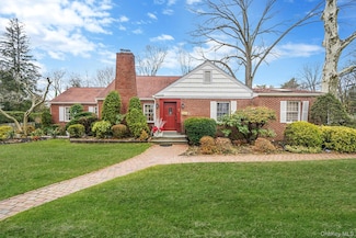 7 Rugby Rd, Westbury, NY 11590