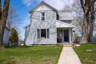 320 Jackson St, Petoskey, MI 49770