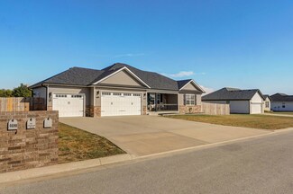 4690 S 125th Rd, Bolivar, MO 65613
