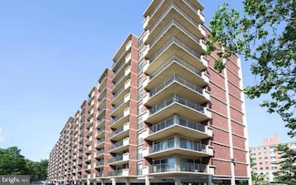 1300 Army Navy Dr Unit 803, Arlington, VA 22202