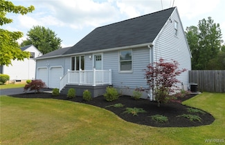 6244 Bartz Rd, Lockport, NY 14094