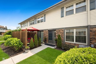 7312 Winthrop Way Unit 11, Downers Grove, IL 60516