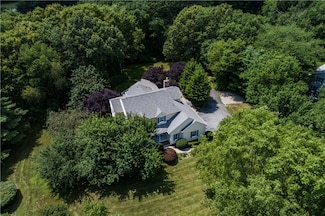 12 Finch Ln, Saunderstown, RI 02874