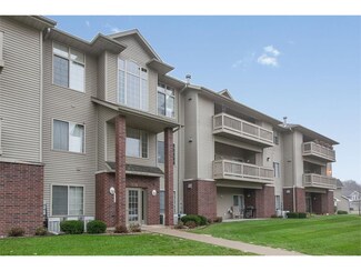 250 Cimarron Dr Unit 301, Hiawatha, IA 52233