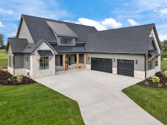 3560 W Pine View Ct, Mequon, WI 53097