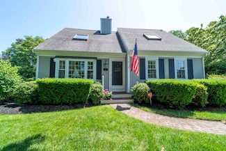 4 Square Rigger Ln, Hyannis, MA 02601