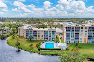 4530 Pinebrook Cir Unit 208, Bradenton, FL 34209