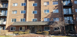 4731 St Joseph Creek Rd Unit 2F, Lisle, IL 60532