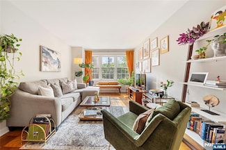 5 Roosevelt Place Unit M2, Montclair, NJ 07042