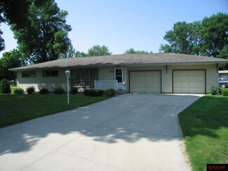 1128 S Moore St, Blue Earth, MN 56013