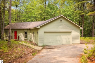 1631 Melody Ln, Interlochen, MI 49643