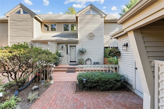 184 Pine Glen Dr, East Greenwich, RI 02818