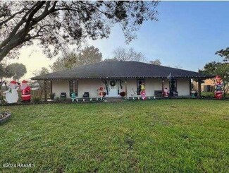 211 Maureen Dr, Youngsville, LA 70592