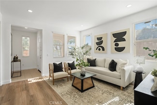 698 Americana Dr, Fullerton, CA 92832