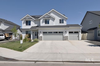 6866 W Plateau Creek Dr, Meridian, ID 83646