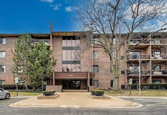 7525 Nantucket Dr Unit 106, Darien, IL 60561