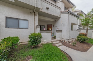 20 Blackbird Ln, Pomona, CA 91766