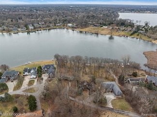 2101 Uplong St, West Bloomfield, MI 48324
