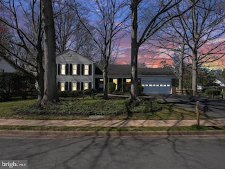 5112 Bradfield Dr, Annandale, VA 22003