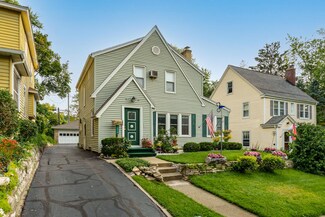 1216 Hillcrest Ave, Kalamazoo, MI 49008
