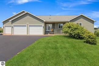 384 Lind Dr, Traverse City, MI 49696