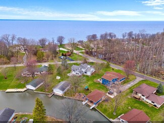 N8891 Gladstone Beach Rd, Fond Du Lac, WI 54937