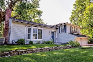 2011 N Adams St, Hutchinson, KS 67502