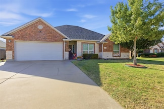 814 Chestnut Grove Dr, Cleburne, TX 76033
