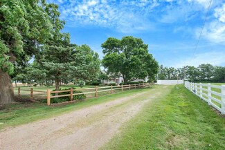 9910 S Hillside Rd, Sedgwick, KS 67135