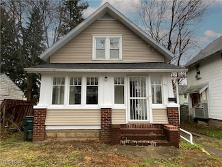 93 22nd St NW, Barberton, OH 44203