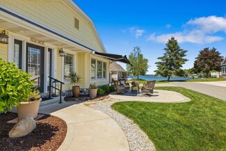 95 Lane 216 Hamilton Lake, Hamilton, IN 46742
