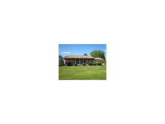 506 Dickens Dr, Mineral Wells, WV 26150