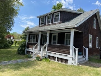39 Grinnell St, Jamestown, RI 02835
