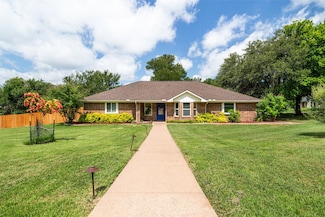 102 Juniper Ct, Hudson Oaks, TX 76087