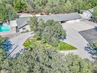 17400 Pittim Dr, Redding, CA 96003