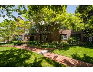 78 Randolph Rd, Chestnut Hill, MA 02467