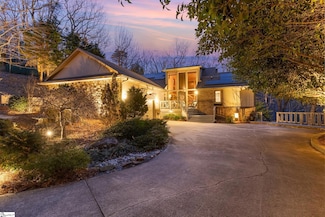 4 Partridge Dr, Greenville, SC 29609