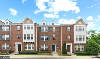 2072 Hunting Creek Ct, Alexandria, VA 22303
