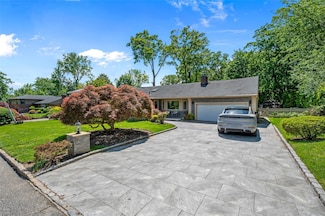 31 Vista Rd, Roslyn Heights, NY 11577