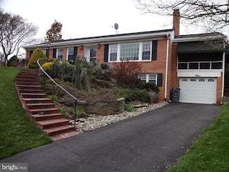 6620 Skyline Ct, Alexandria, VA 22307