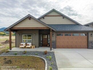 9429 Secretariat Ln, Hayden, ID 83835