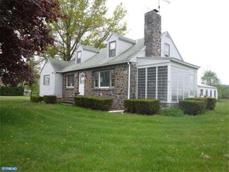 30 Oleyline Rd, Douglassville, PA 19518