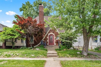 34642 Elm St, Wayne, MI 48184