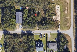 306 Favre St, Waveland, MS 39576