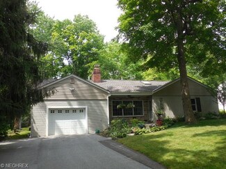 205 Hazelwood Dr, Chagrin Falls, OH 44022